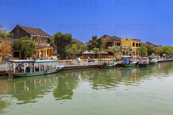 View over the Thu Bon River to the historic old town, Hoi An, Vietnam, VietNam, Asia