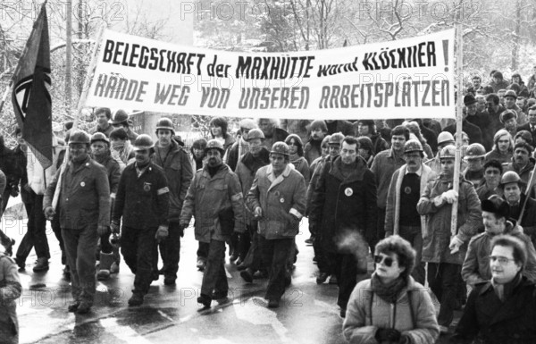 15, 000 steelworkers and their relatives and friends demonstrated against the closure of Maxhütte. 21.02.1981 in Sulzbach-Rosenberg, DEU, Germany, Sulzbach, Europe