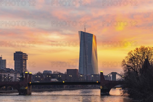 View across the Main to the ECB. Sunrise in the background of the buildings. Taken in the morning in Frankfurt am Main