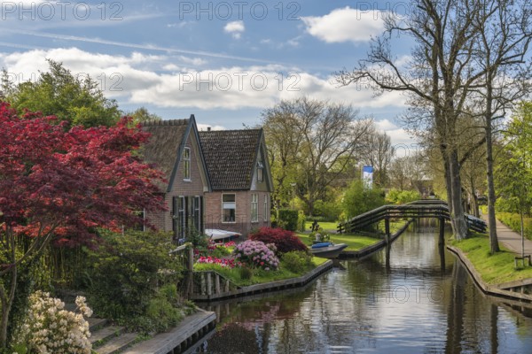 Giethoorn Netherlands, city skyline at canal and traditional house in Giethoorn village
