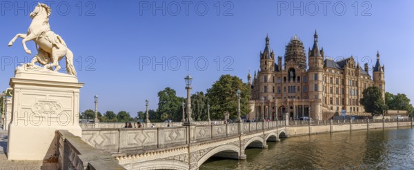 Panoramic photo Schwerin Castle with castle bridge and Schwerin Lake, Schwerin, Mecklenburg-Western Pomerania, Germany, Europe