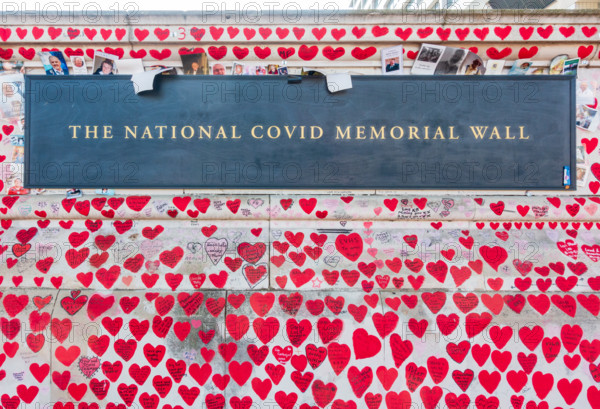 National Corona Memorial Wall in memory of the victims of the pandemic, London, England, United Kingdom, Europe
