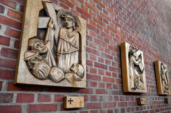 Carvings, three Stations of the Cross, modern church, St. Michael, Kempten, Allgäu, Bavaria, Germany, Europe