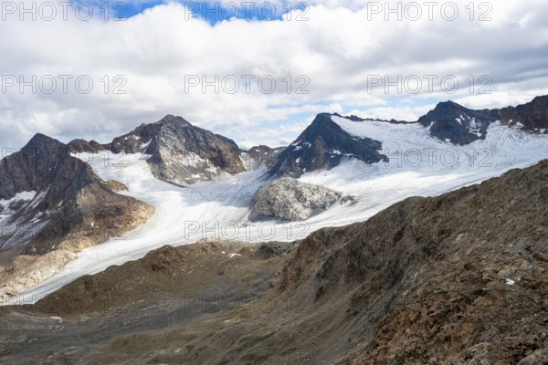 High mountain landscape, view of mountain peaks Königshofspitz and Hofmannspitze with glacier of the Übeltalferner, Stubai Alps, South Tyrol, Italy, Europe