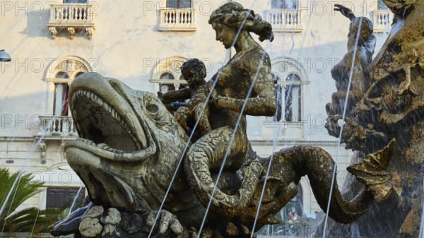 Piazza Archimede, Fontana di Diana, Diana Fountain, Baroque fountain sculpture of a woman on a large fish, surrounded by water jets and historic buildings, Ortigia Island, Isola di Ortigia, historic old town, Syracuse, Sicily, Italy, Europe