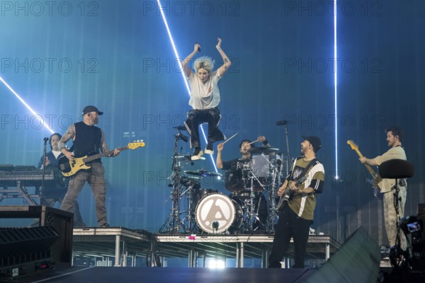 Joe cock (DJ accompaniment), Dave Phönix Farrell (bassist), Emily Armstrong (singer), Colin Brittain (drummer), Mike Shinoda (singer and guitarist) and Brad Delson (bassist) from Linkin Park live on From Zero World Tour 2025 at the Olympiastadion Berlin on 18 June 2025