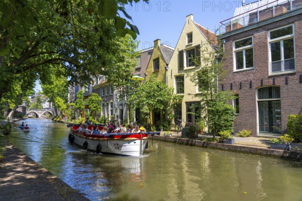Residential buildings, living on the Oudegracht, in the southern historic centre of Utrecht, residential building directly on the canal, canal, Netherlands