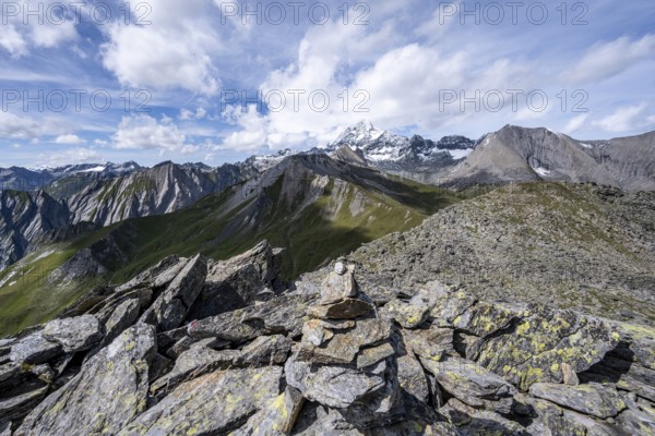 Summit of Kastenegg, view of picturesque mountain landscape with snow-covered summit of the Großglockner, Vienna High Trail, Schober Group, Hohe Tauern National Park, Carinthia, Austria, Europe