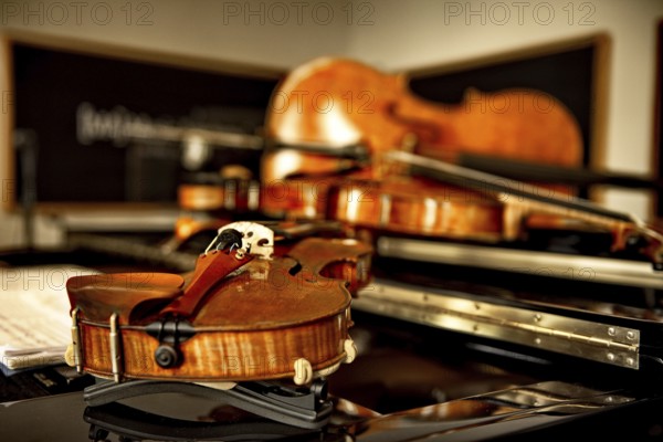Instruments by Massimo Guidetti (pianist), Pierluigi Ruggiero (cellist and artistic director), Sebestyen Sztathatosz (violinist), Zoltan Banfalvi (violinist), Peter Barsony (violist), Ensemble SineQuaNon Berlin, rehearsal, Music Academy, Berlin, 13.06.2025