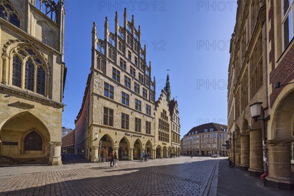 Old town, historic buildings, facade, window, gable, arcades, cobblestone street, pedestrians as secondary motif, sidelight, backlight, blue cloudless sky, Prinzipalmarkt, Münster, Münsterland, independent city, North Rhine-Westphalia, Germany, Europe