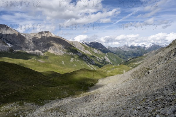 View of mountain valley near the Glorerhütte, Wiener Höhenweg, Schober Group, Hohe Tauern National Park, Carinthia, Austria, Europe