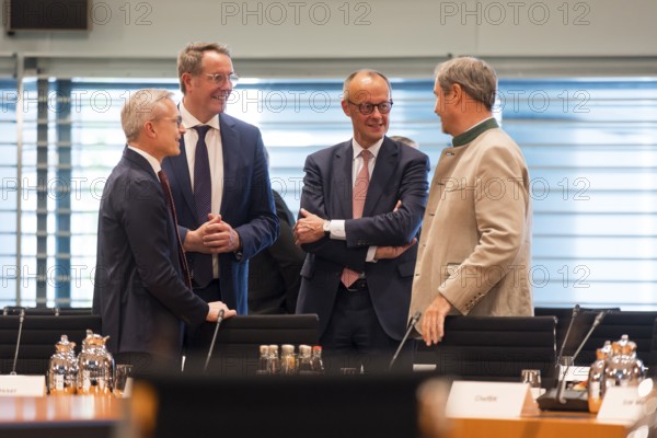 Karsten Wildberger (CDU, Federal Minister for Digitalisation and State Modernisation), Alexander Schweitzer (SPD, Minister President of Rhineland-Palatinate), Federal Chancellor Friedrich Merz (l, CDU) and Markus Söder (CSU Chairman and Minister President of Bavaria) in front of the meeting between Federal Chancellor Friedrich Merz and the heads of government of the federal states in the International Conference Hall of the Federal Chancellery, Berlin, 18.06.2025