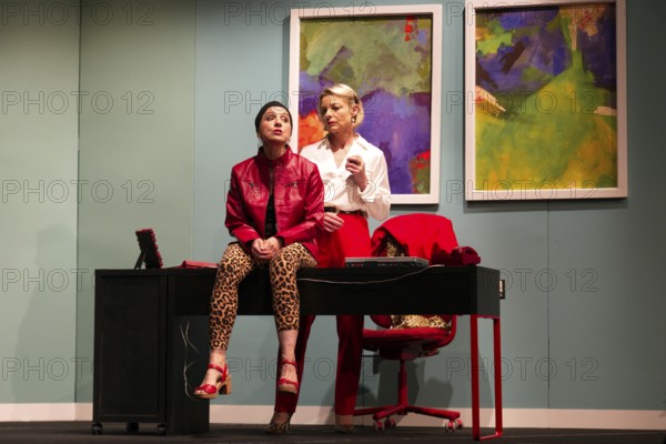 Julia Grimpe - Claudia, Miriam Kohler - Steffi, murder colleagues, photo rehearsal on 16.06.2025 at the Berliner Kriminal Theater, Berlin, premiere: 06.07.2025 at The Lakeside, Strausberg