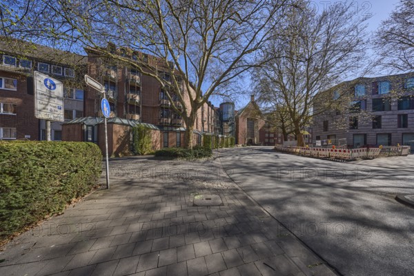 Street, general architecture, pavement, paving slabs, bare wintry trees, fenced-off construction site, blue cloudless sky, intersection An der Clemenskirche with Loerstraße, Münster, Münsterland, independent city, North Rhine-Westphalia, Germany, Europe