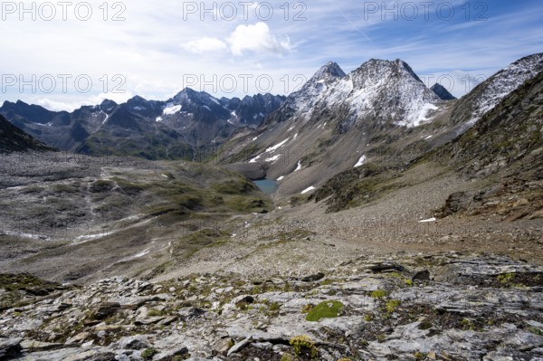 View at Kesselkeessattel, mountain landscape with summit Roter Knopf and Kleiner Hornkopf, Wiener Höhenweg, Schober group, Hohe Tauern National Park, Carinthia, Austria, Europe