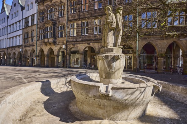 Lamberti Fountain, stone fountain, sculptor Heinrich Bäumer jun., historical buildings, Lambertikirchplatz, Münster, Münsterland, independent city, North Rhine-Westphalia, Germany, Europe