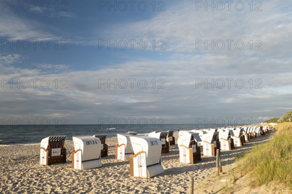 Beach, beach chairs, Kühlunsborn Ost, Baltic Sea, Baltic seaside resort, Kühlungsborn, Rostock district, Mecklenburg-Western Pomerania, Germany, Europe