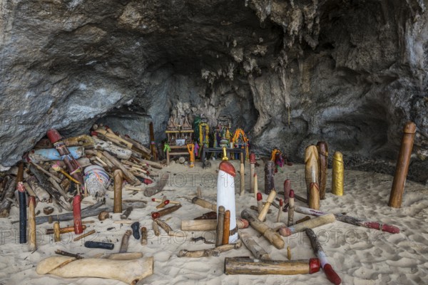 Princess Cave, Phra Nang Cave Shrine, Ao Phra Nang Beach, Railay Beach, Ao Nang, Krabi, Thailand, Asia