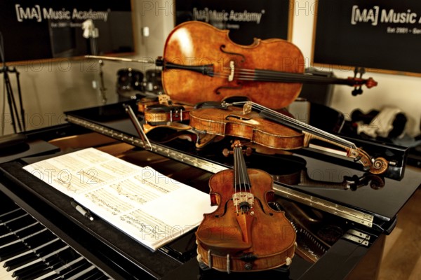 Instruments by Massimo Guidetti (pianist), Pierluigi Ruggiero (cellist and artistic director), Sebestyen Sztathatosz (violinist), Zoltan Banfalvi (violinist), Peter Barsony (violist), Ensemble SineQuaNon Berlin, rehearsal, Music Academy, Berlin, 13.06.2025