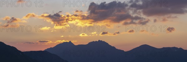 Sunrise from the Zeigersattel on the Nebelhorn, 2224m, Allgäu Alps, Allgäu, Bavaria, Germany, Europe