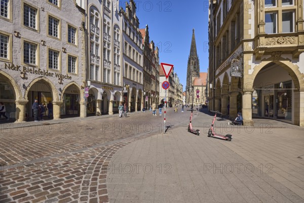 Historic buildings, facade, gable, arcades, retail, e-scooter, church, St. Lamberti, Prinzipalmarkt, Münster, Münsterland, independent city, North Rhine-Westphalia, Germany, Europe