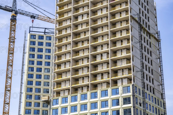 Construction of over 920 student flats at Cambridgelaan in the Science Park, University of Utrecht, High Five building, modular construction, all components, including the interior fittings with wet room, are prefabricated and assembled just in time on site, 20% cost savings and 50% shorter construction time, Netherlands