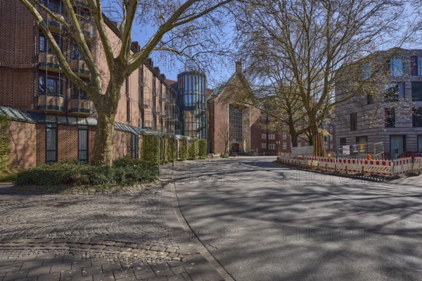 Street, general architecture, pavement, paving slabs, bare wintry trees, fenced-off construction site, blue cloudless sky, intersection An der Clemenskirche with Loerstraße, Münster, Münsterland, independent city, North Rhine-Westphalia, Germany, Europe