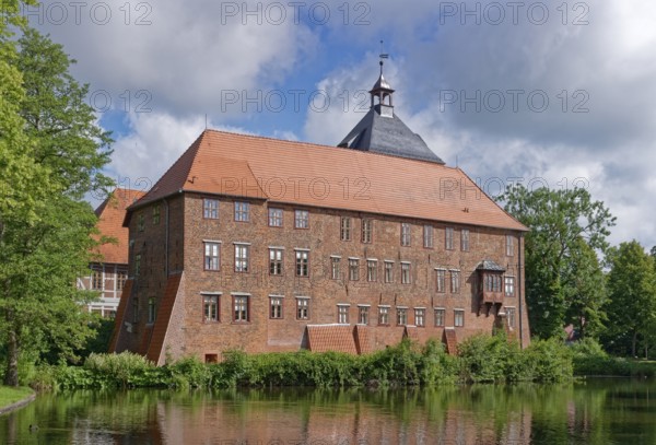 The castle in Winsen in northern Lower Saxony is over 700 years old. The building now houses the Winsen district court. Lower Saxony, Germany, Europe