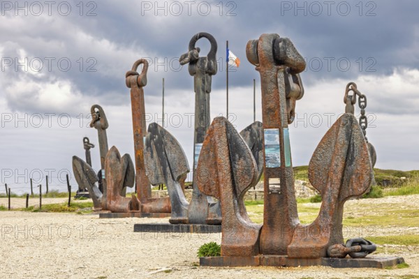 Old rusty anchor from warships by the Atlantic Battle Memorial Museum at Pointe de Pen Hir, Camaret-sur-Mer, Crozon Peninsula, Bretagne, France, Europe