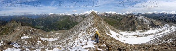Mountain panorama, mountaineer climbing to the summit of Böses Weibl, view of mountain landscape with snow-covered summit of the Großglockner, Wiener Höhenweg, Schober group, Hohe Tauern National Park, Carinthia, Austria, Europe