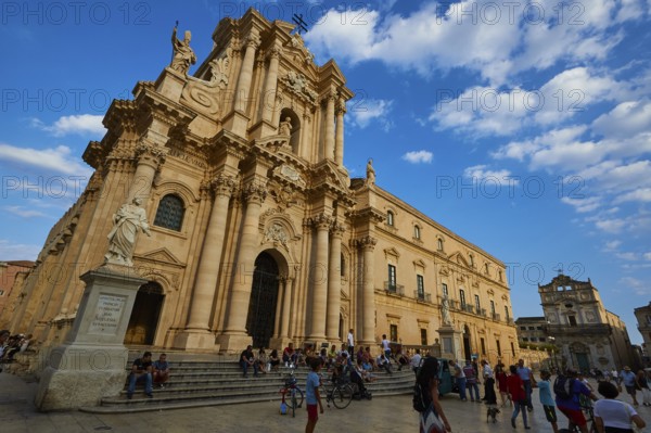 Cathedral of Syracuse, Large baroque cathedral seen from the side with details of the architecture and people on the square, Ortigia Island, Isola di Ortigia, Historic city centre, Syracuse, Sicily, Italy, Europe