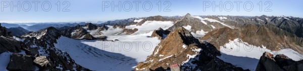 Mountain panorama at Wilder Freiger summit, picturesque high mountain landscape with snow, view of Übeltalferner glacier and rocky mountain peaks Königshofspitz and Sonklarspitze, Wilder Pfaff and Ruderhofspitze, Stubai Alps, South Tyrol, Italy, Europe