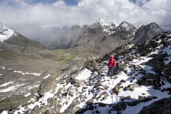 Mountaineers in a rocky mountain landscape, ascent to the Keeskopf from the Niedere Gradenscharte, behind the summit of the Petzeck, Hoher Perschitzkopf and Kruckelkopf, Schober group, Hohe Tauern National Park, Carinthia, Austria, Europe