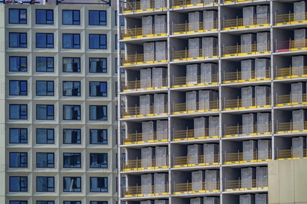 Construction of over 920 student flats at Cambridgelaan in the Science Park, University of Utrecht, High Five building, modular construction, all components, including the interior fittings with wet room, are prefabricated and assembled just in time on site, 20% cost savings and 50% shorter construction time, Netherlands