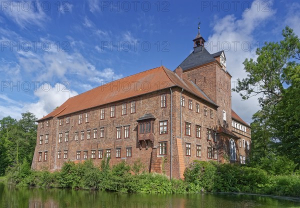 The castle in Winsen in northern Lower Saxony is over 700 years old. The building now houses the Winsen district court. Lower Saxony, Germany, Europe
