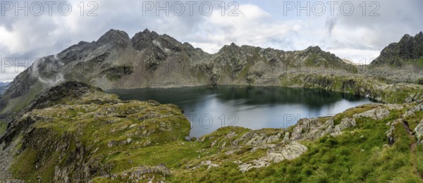 Mountain landscape with mountain lake Wangenitzsee, Wiener Höhenweg, Schober group, Hohe Tauern National Park, Carinthia, Austria, Europe