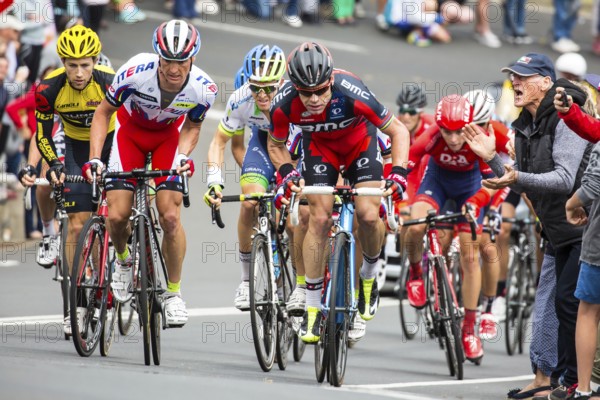 MELBOURNE, AUSTRALIA, FEBRUARY 1: Cadel Evans and the peloton struggle up a hill in the inaugral Cadel Evans Great Ocean Road Race