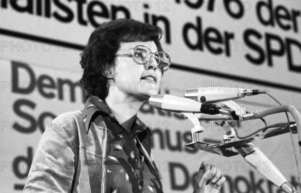 The Federal Congress of the Young Socialists in the SPD (Jusos) on 26 March 1976 in Dortmund.Heidemarie Wieczorek-Zeul at the lectern