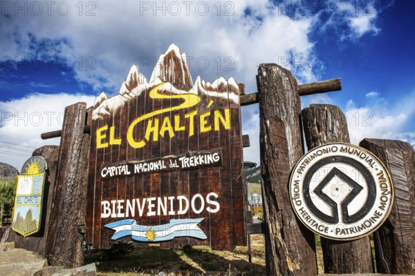 Entrance to the village with sign, El Chaltén, Los Glaciares National Park, Santa Cruz, Patagonia, Argentina, South America