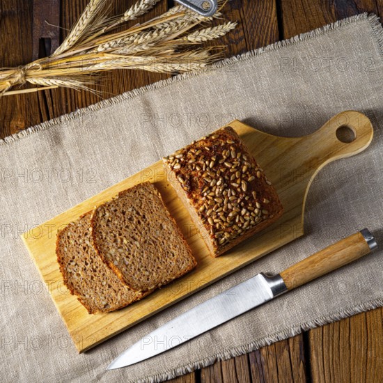 Moist wholemeal bread, crushed or ground wholemeal