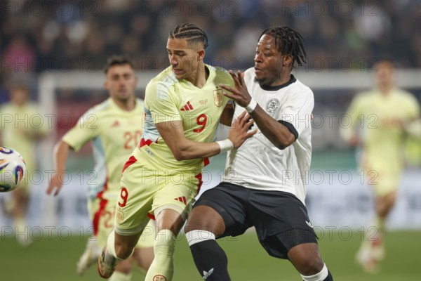 Football, U21, Friendly match, 2024/2025, Germany U21 vs. Spain U21, 25.03.2025, Merck-Stadion am Böllenfalltor, Darmstadt, Germany, Bright Akwo ARREY-MBI (Germany U21, 04) in duel with Mateo JOSEPH Spain U21, Europe