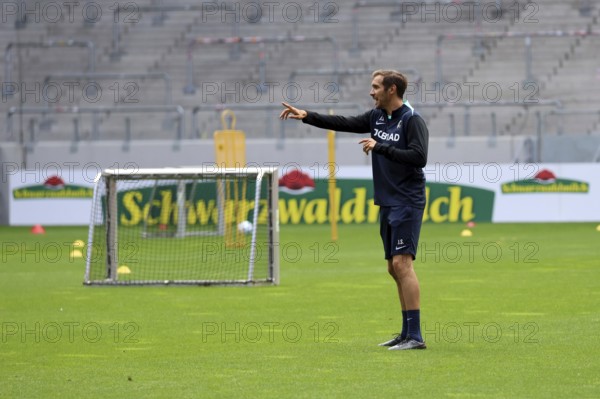 The new head coach Julian Schuster (SC Freiburg) at the first training session at the training kick-off Football Bundesliga club SC Freiburg 2024 DFL REGULATIONS PROHIBIT ANY USE OF PHOTOGRAPHS AS IMAGE SEQUENCES AND/OR QUASI-VIDEOn Photo: Joachim Hahne/johapress
