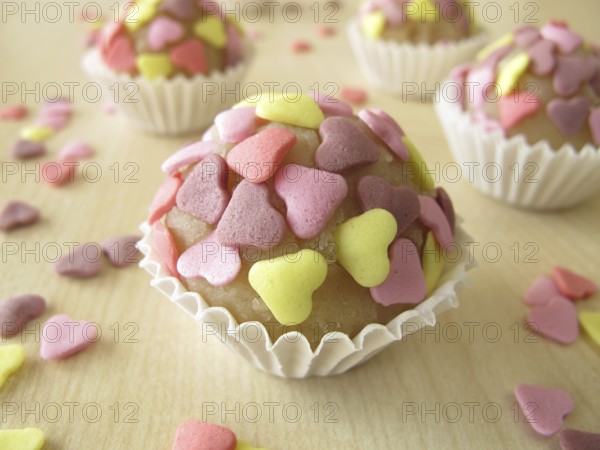 Marzipan pralines with sugar hearts
