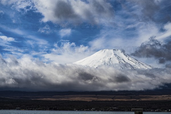 Mount Fuji and majestic sky (taken from Lake Yamanaka). Shooting Location: Yamanashi Prefecture Yamanaka Village
