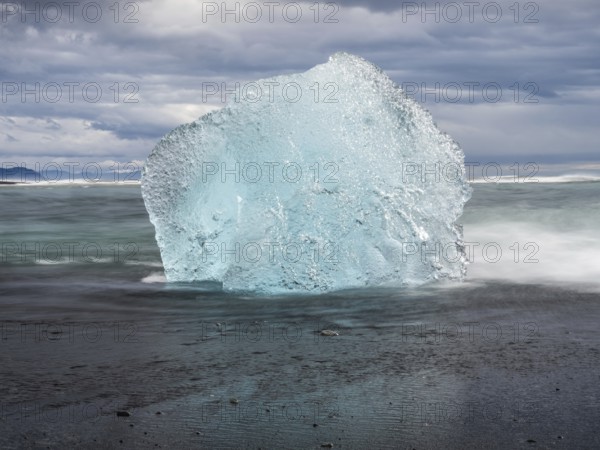 Diamond Beach, iceberg on black lava beach, near Jökulsarlon glacier lagoon, Vatnajökull National Park, Hornafjörður, South Iceland, Iceland, Europe
