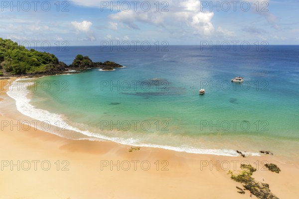 Fernando de Noronha, Brasil. Turquoise water around the Two Brothers rocks, UNESCO World Heritage Site, Brazil, South America