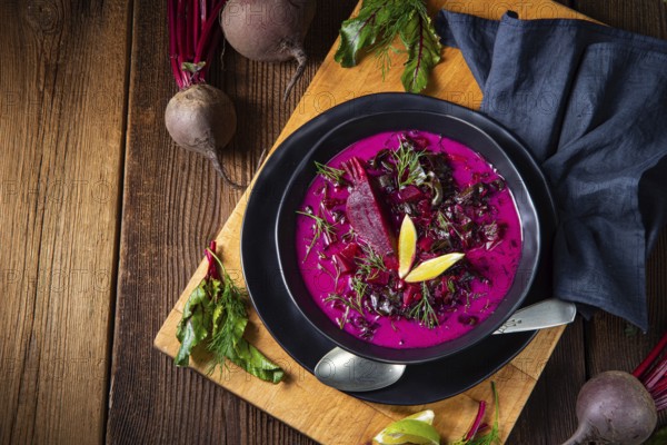 Red borszcz with dill and lemon