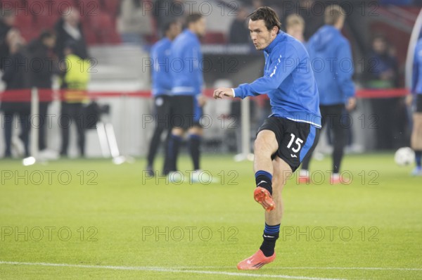Football match, captain Marten DE ROON Atalanta Bergamo taking a shot and warming up in front of the match, Stuttgart Arena, Stuttgart