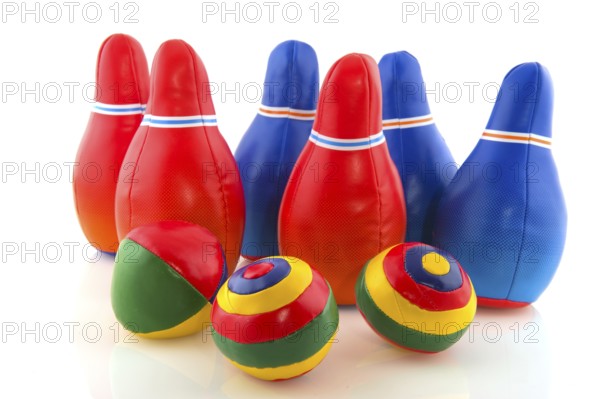 Bowling game with several pins and balls