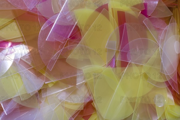 Plastic plates coloured round